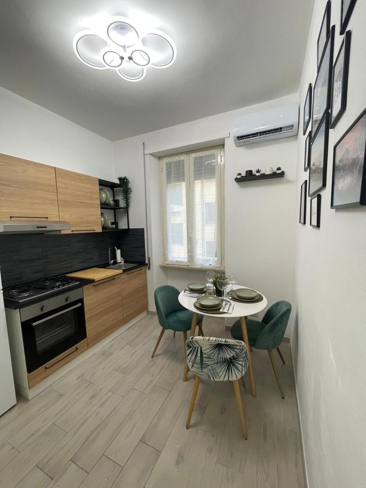 Rhome Apartment *